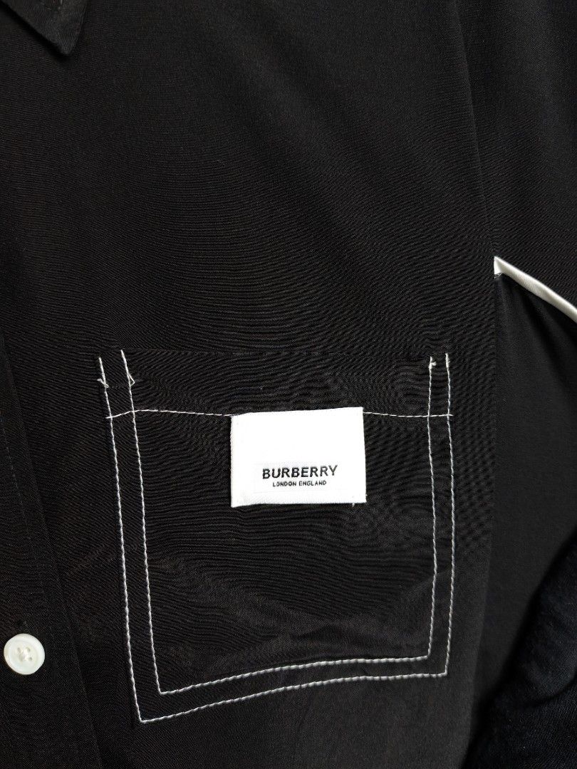 Burberry Silk Top with White Lining (Category: Luxury Apparel) located in Baguio. Submitted by luxuryph2600_eric (Listing ID 1469597055, Image 3). Description: Burberry Black Silk Top 📌 Details⬇️⬇️⬇️ 📍Excellent Condition 📍Dimes Width 22.5" Length Front 25" Back 27" 📍Color Rate 10/10 📍Size Medium 💰 PRICE 1500 FREE SHIPING 📌Loc. Baguio City Shipping Via J&T Reminder : Items are Thrifted and carefully Selected from Thrift Stores/Box/Bales Pho