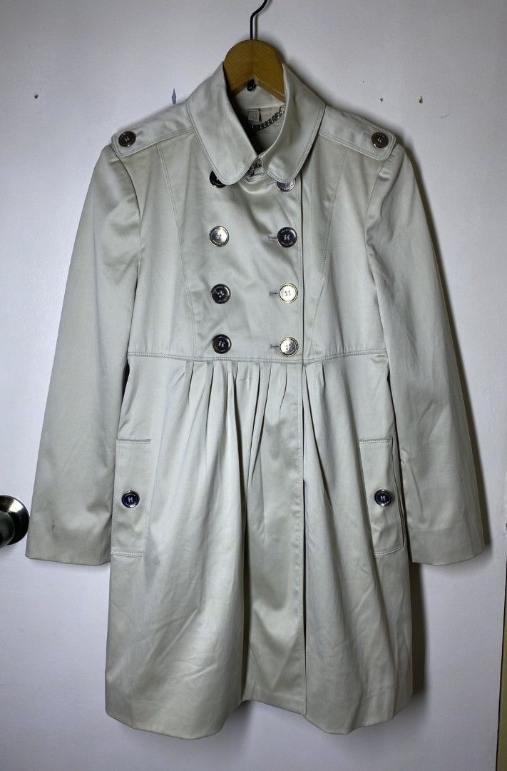 BURBERRY TRENCH COAT AUTHENTIC (Category: Coats, Jackets and Outerwear) located in Manila. Submitted by lunaras_declutter (Listing ID 1469678156, Image 1). Description: GOOD AS NEW AUTHENTIC 9.9 COLOR RATE NO ISSUE SMALL.