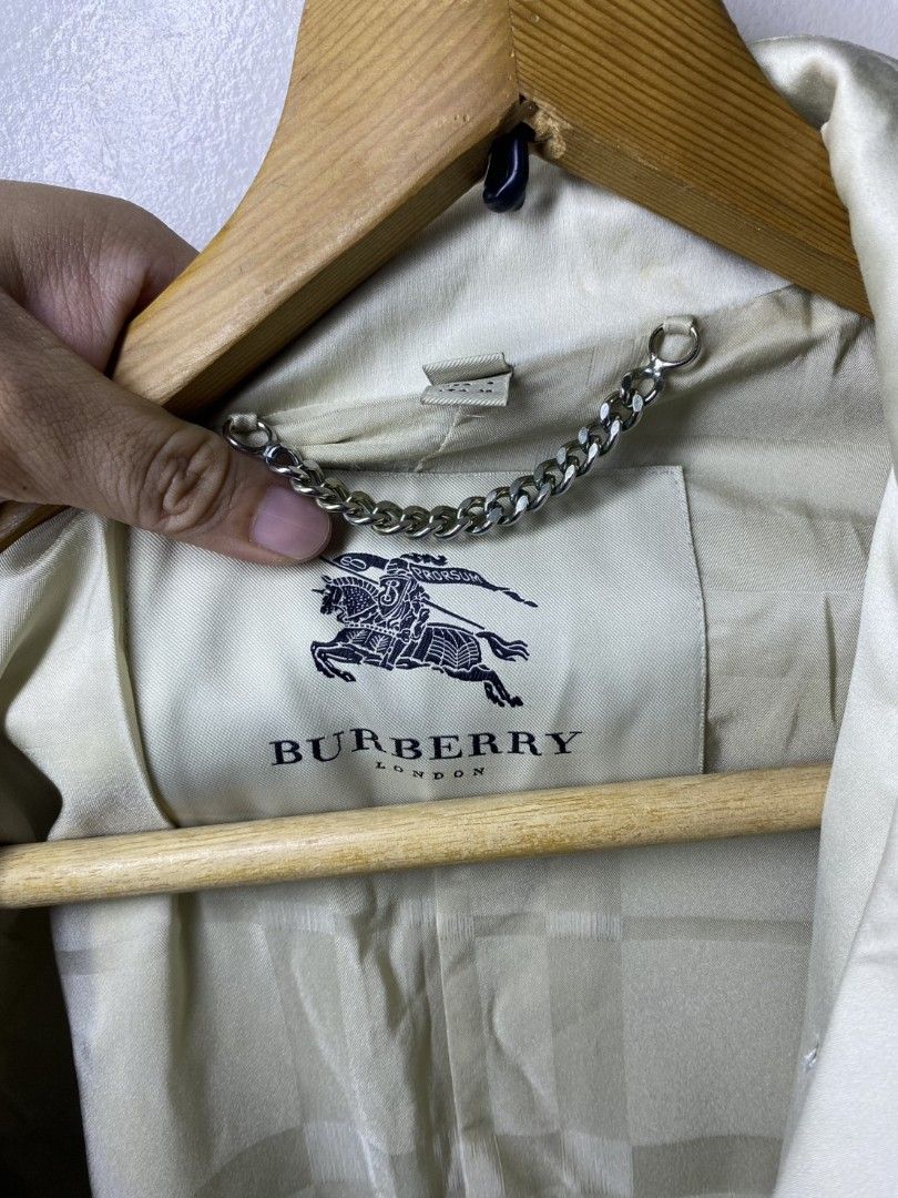 BURBERRY TRENCH COAT AUTHENTIC (Category: Coats, Jackets and Outerwear) located in Manila. Submitted by lunaras_declutter (Listing ID 1469678156, Image 3). Description: GOOD AS NEW AUTHENTIC 9.9 COLOR RATE NO ISSUE SMALL.
