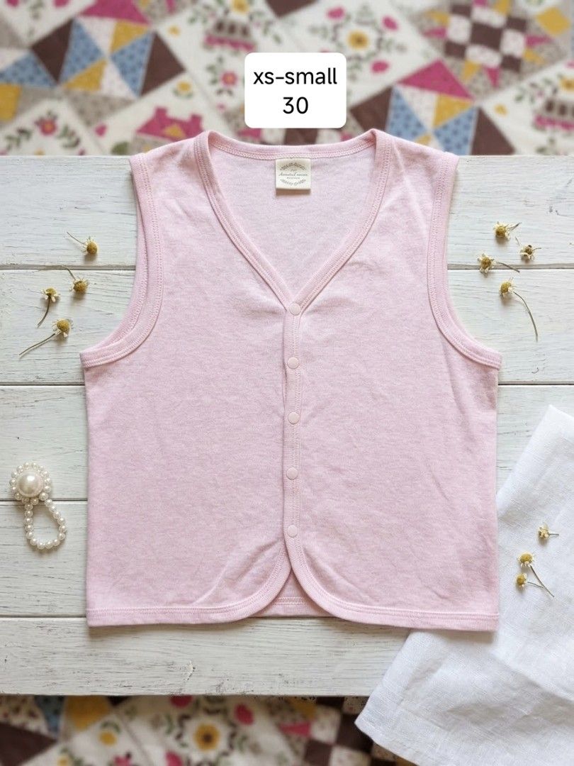 Button down vest (Category: Sleeveless) located in Las Pinas. Submitted by dnbrbnt (Listing ID 1469700388, Image 1). Description: .