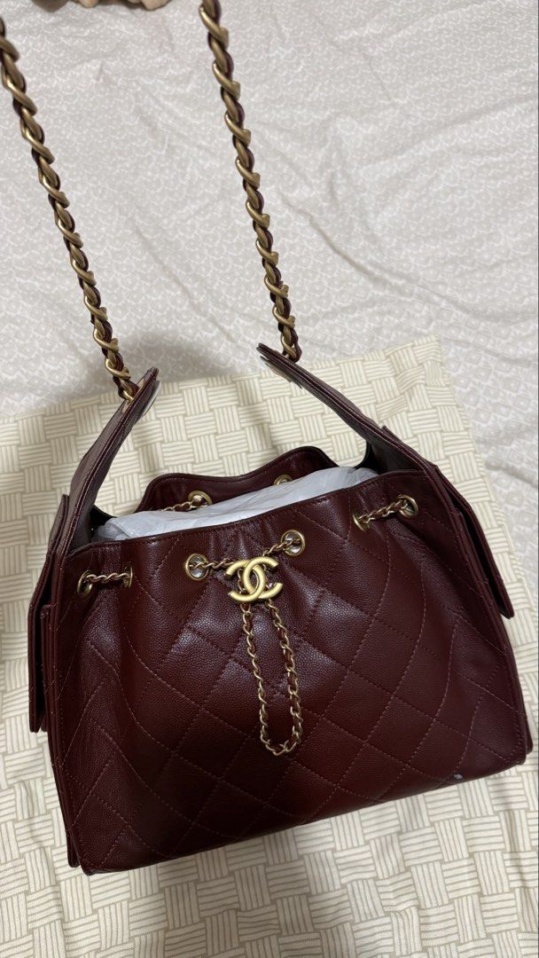 C25 Small Burgundy Caviar Leather GHW (Category: Shoulder Bags) located in Las Pinas. Submitted by misspurser (Listing ID 1469704502, Image 1). Description: Guarranteed Genuine Caviar Leather Gold Hardware Soft silk inner lining with dustbag only.