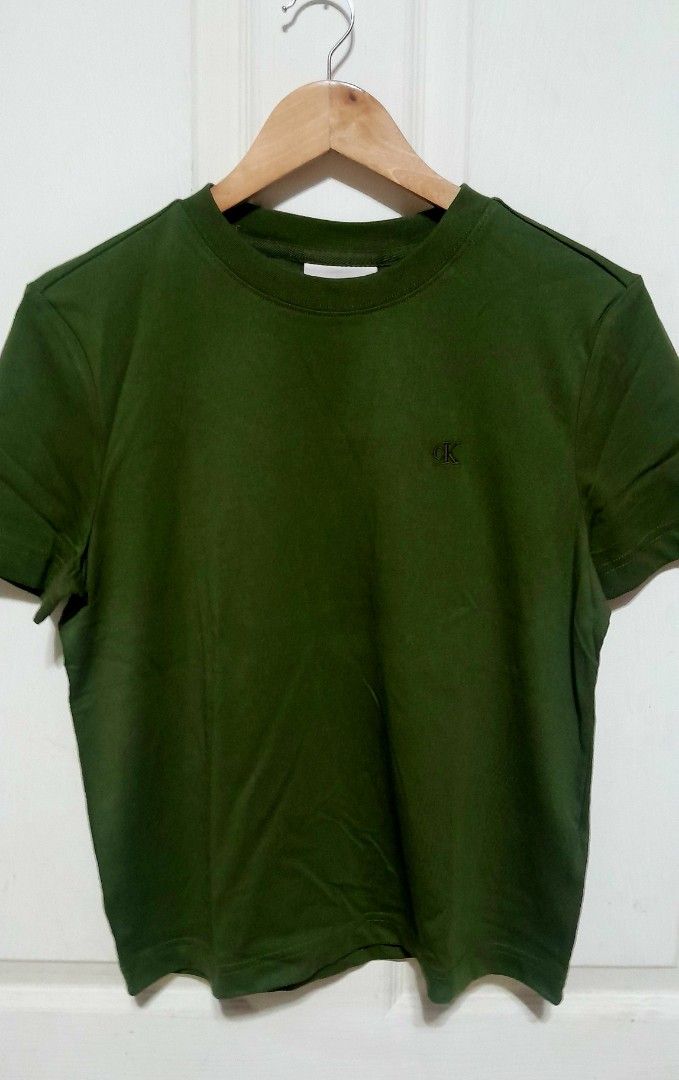 Calvin Klein Basic Tee (Category: Blouses) located in Victoria. Submitted by wearnsel (Listing ID 1469580784, Image 1). Description: Womens Classic Fit 💯 Original Brandnew Available size: Small (2) W19 x L22 P2,150 Items from Australia DISCLAIMER: We are not affiliated with any of the brands mentioned in our post. All copyrights are solely of the original brand owner..