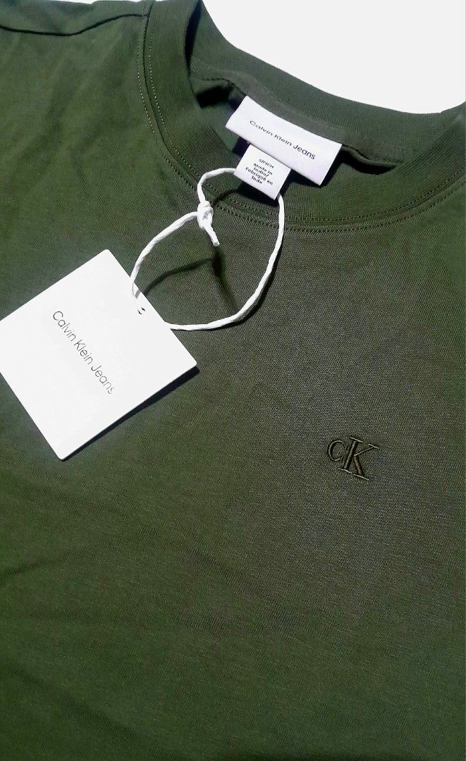 Calvin Klein Basic Tee (Category: Blouses) located in Victoria. Submitted by wearnsel (Listing ID 1469580784, Image 2). Description: Womens Classic Fit 💯 Original Brandnew Available size: Small (2) W19 x L22 P2,150 Items from Australia DISCLAIMER: We are not affiliated with any of the brands mentioned in our post. All copyrights are solely of the original brand owner..