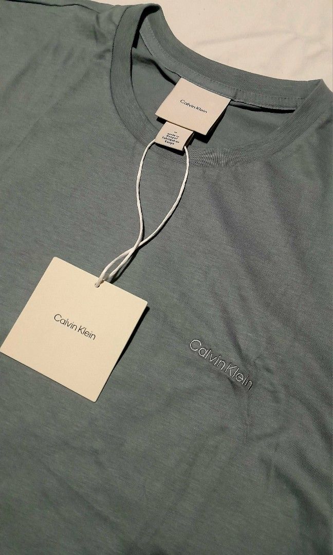 Calvin Klein Basic Tee (Category: Tshirts & Polo Shirts ) located in Victoria. Submitted by wearnsel (Listing ID 1469582385, Image 2). Description: Mens Basic Tee 💯 Original Brandnew Available size: Medium W21 x L28 Large W22.5 x L28.5 P 1,999 Items from Australia DISCLAIMER: We are not affiliated with any of the brands mentioned in our post. All copyrights are solely of the original brand owner..