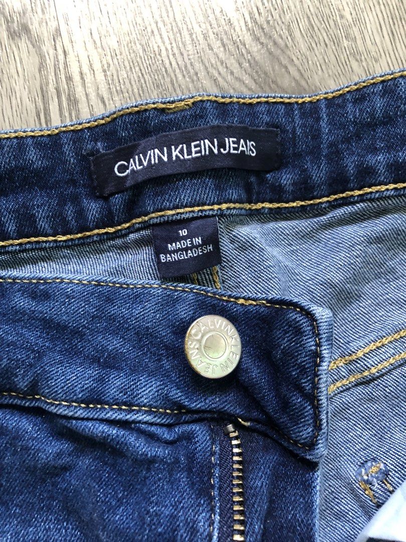 CALVIN KLEIN BERMUDA SHORT (Category: Other Bottoms) located in Santa Rosa. Submitted by eceldg05 (Listing ID 1469679038, Image 2). Description: CALVIN KLEIN BERMUDA SHORT HR W:30 inch via tape measure Like new.