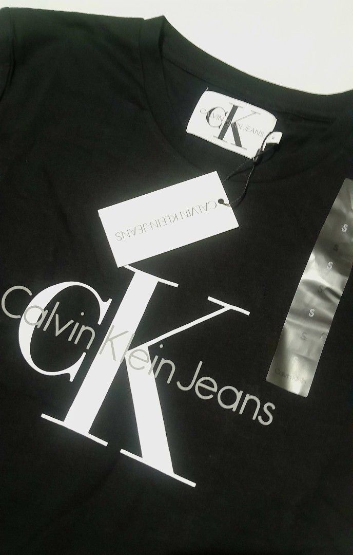 Calvin Klein Classic Blouse (Category: Blouses) located in Victoria. Submitted by wearnsel (Listing ID 1469580209, Image 2). Description: Womens Slimfit 💯 Original Brandnew Available size: Small (2) W17 x L26 P 2,199 Items from Australia DISCLAIMER: We are not affiliated with any of the brands mentioned in our post. All copyrights are solely of the original brand owner..