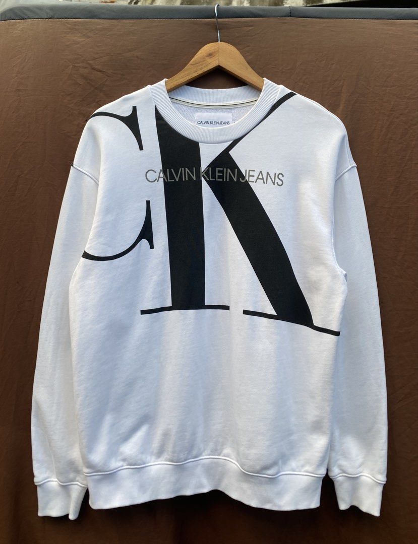 CALVIN KLEIN CREWNECK JACKET BIG L (Category: Coats, Jackets and Outerwear) located in Antipolo. Submitted by treasurethings02 (Listing ID 1469647574, Image 1). Description: CALVIN KLEIN BIG LOGO CREWNECK Excellent Condition 9.5/CR DIMENSIONS 23W/27.5L M ON TAG HEAVY COTTON COLOR WHITE PHOTO DETAILS🫶🏻.