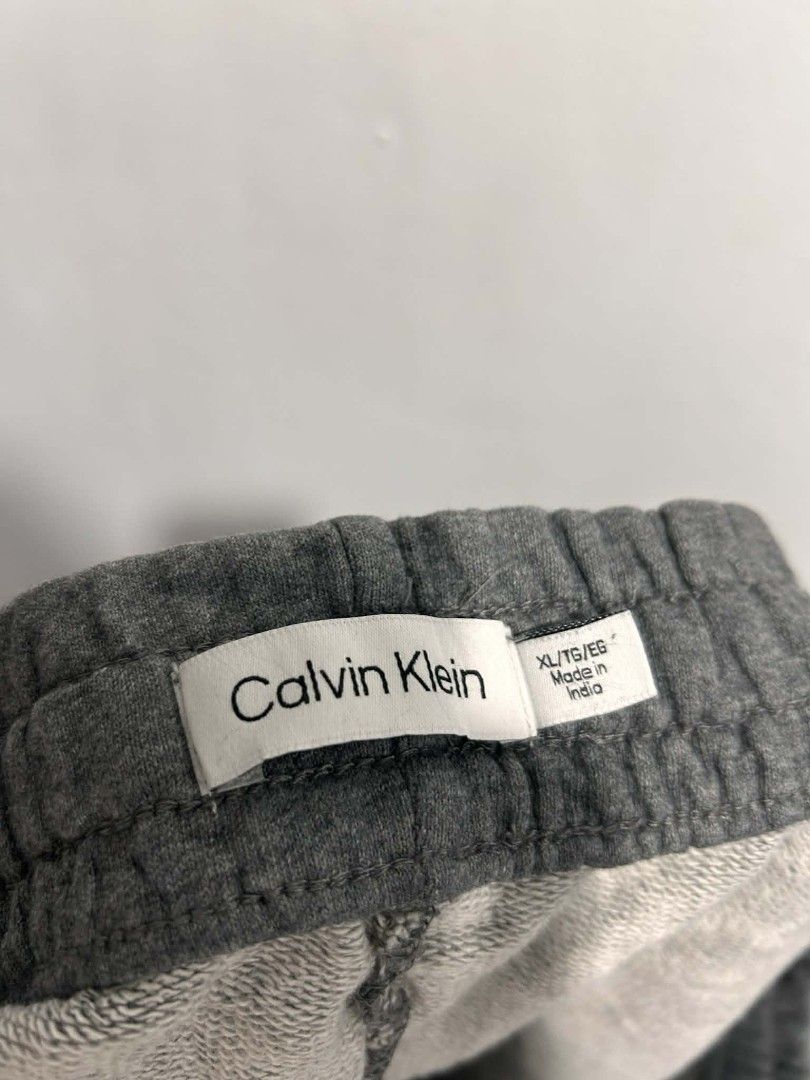 Calvin Klein Gray Fleece Shorts (Category: Shorts) located in Rizal. Submitted by thrift_finds_739 (Listing ID 1469672597, Image 3). Description: NO ISSUE Size: XLarge ( Women's) Length: 15 Leg Opening: 15 Please manage your expectations — we open premium bulk ukay bundles shipped directly from the US! 🇺🇸.