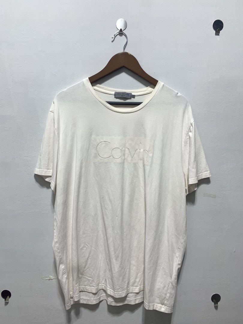 CALVIN KLEIN SCRIPT T-shirt (Category: Tshirts & Polo Shirts ) located in Caloocan City. Submitted by eightyythrift (Listing ID 1469625670, Image 1). Description: .