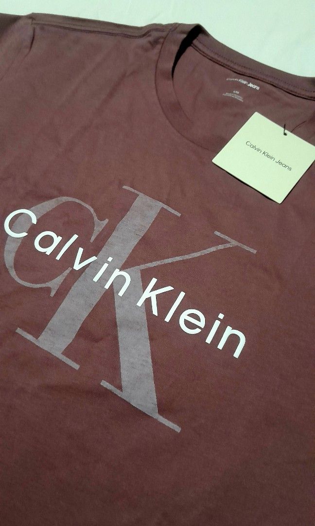 Calvin Klein Shirt (Category: Tshirts & Polo Shirts ) located in Victoria. Submitted by wearnsel (Listing ID 1469583041, Image 2). Description: Mens Classic Fit 💯 Original Brandnew Available size: Small W20 x L27.5 Medium W21 x L28 Large W22 x28 XLarge W24 x 29 P2,199 Items from Australia DISCLAIMER: We are not affiliated with any of the brands mentioned in our post. All copyrights are solely of the original brand owner..
