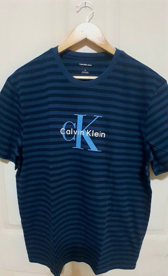 Calvin Klein Shirt (Category: Tshirts & Polo Shirts ) located in Victoria. Submitted by wearnsel (Listing ID 1469583333, Image 1). Description: Mens Classic Fit 💯 Original Brandnew Available size: Small W20 x L28 Medium W21 x L28 Large W22 x29 XLarge W24 x 30 P2,199 Items from Australia DISCLAIMER: We are not affiliated with any of the brands mentioned in our post. All copyrights are solely of the original brand owner..