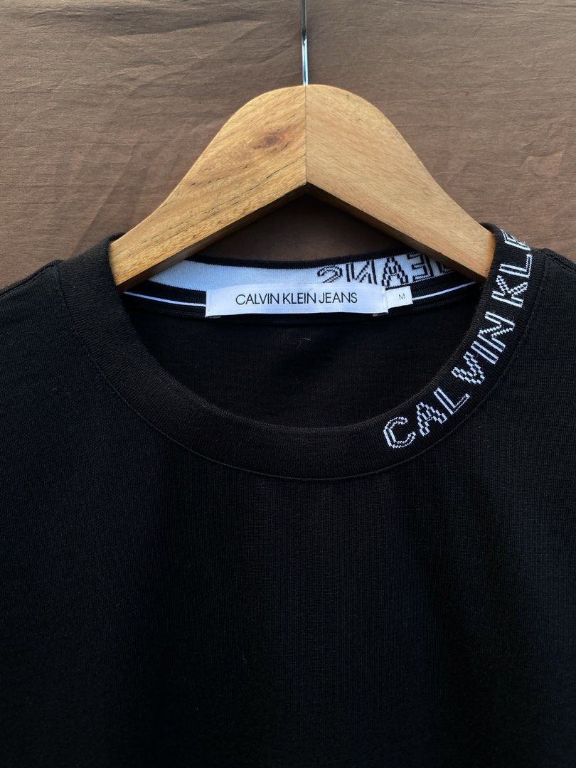 CALVIN KLEIN SHIRT NECK DESIGN (Category: Tshirts & Polo Shirts ) located in Antipolo. Submitted by treasurethings02 (Listing ID 1469648378, Image 2). Description: CALVIN KLEIN SHIRT NECK DESIGN GOOD TO ASNEW CONDITION 9.8CR DIMENSIONS 22W/27.5L M FIT HEAVY COTTON SUPER BLACK PHOTO DETAILS🫶🏻.