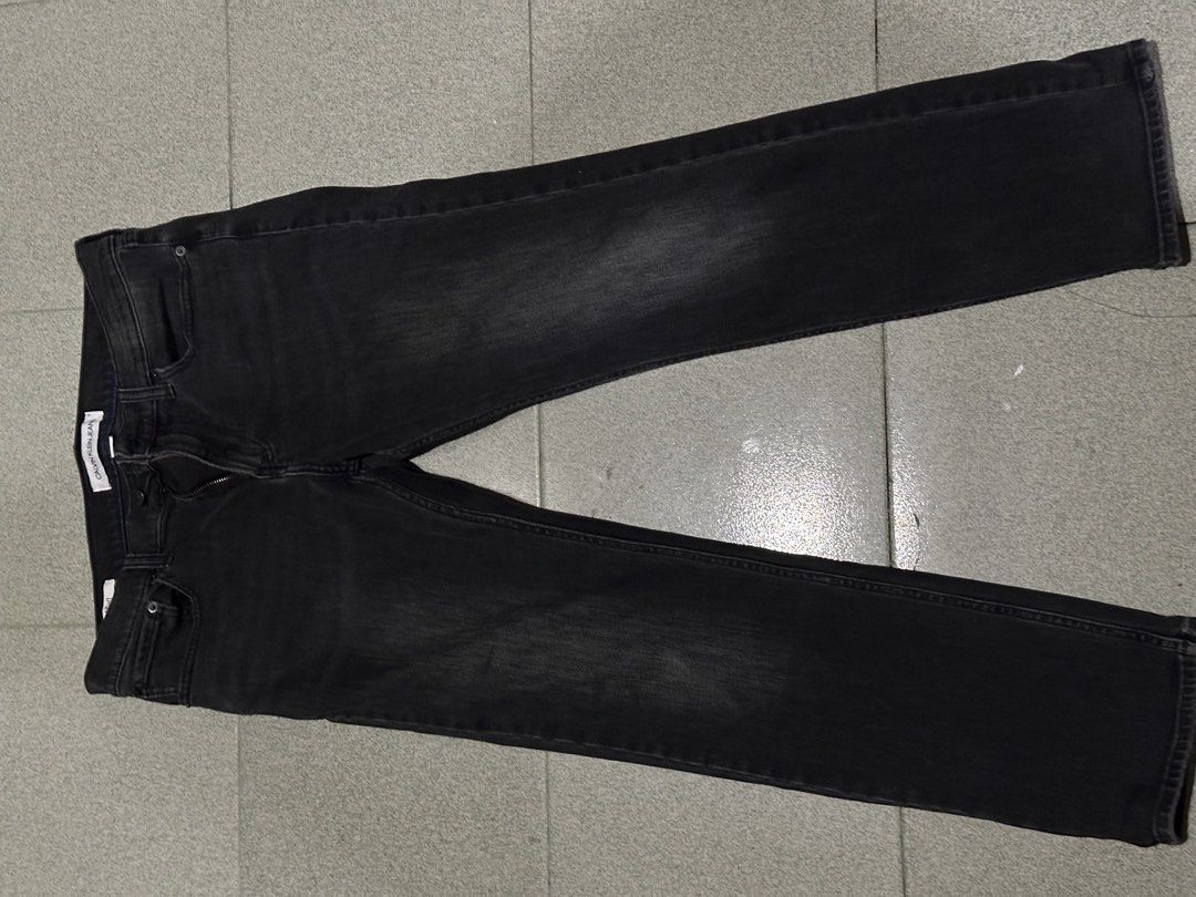Calvin Klein Straight Jeans (Category: Jeans) located in Talisay. Submitted by kuyav (Listing ID 1469667144, Image 1). Description: Authentic Calvin Klein Straight Jeans in Black - Chic - Personally bought - 8cm Leg opening - 32W x 30L - Still looks good - used once .
