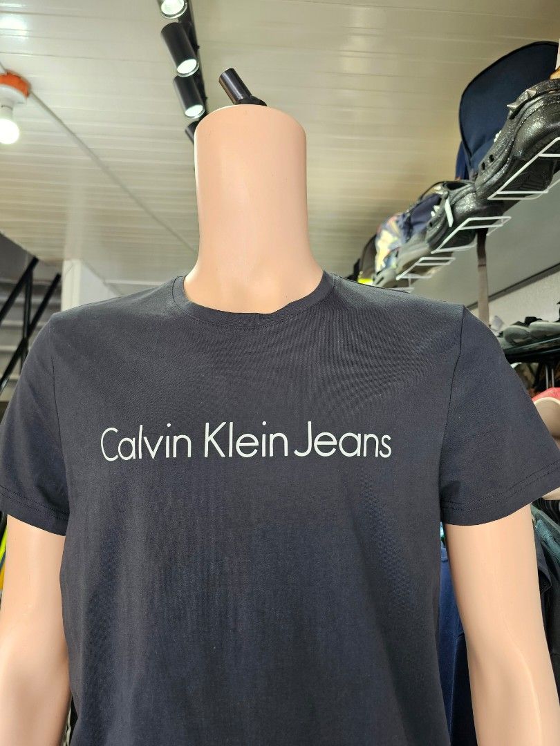 Calvin Klein T shirt (Category: Tshirts & Polo Shirts ) located in Baguio. Submitted by kayeonlineshop (Listing ID 1469648314, Image 2). Description: black Calvin Klein Jeans Core Institutional Logo Tee.
