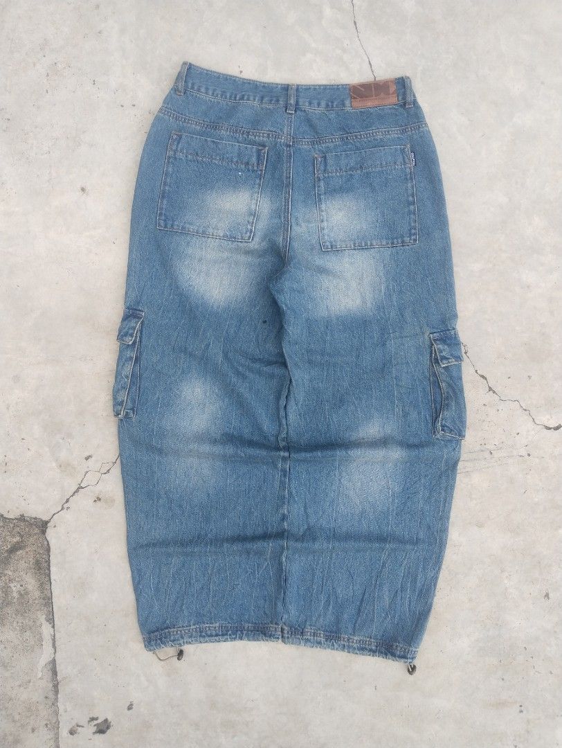 Cargo baggy (Category: Jeans) located in Mandaue City. Submitted by thrifted.coo (Listing ID 1469700433, Image 2). Description: .