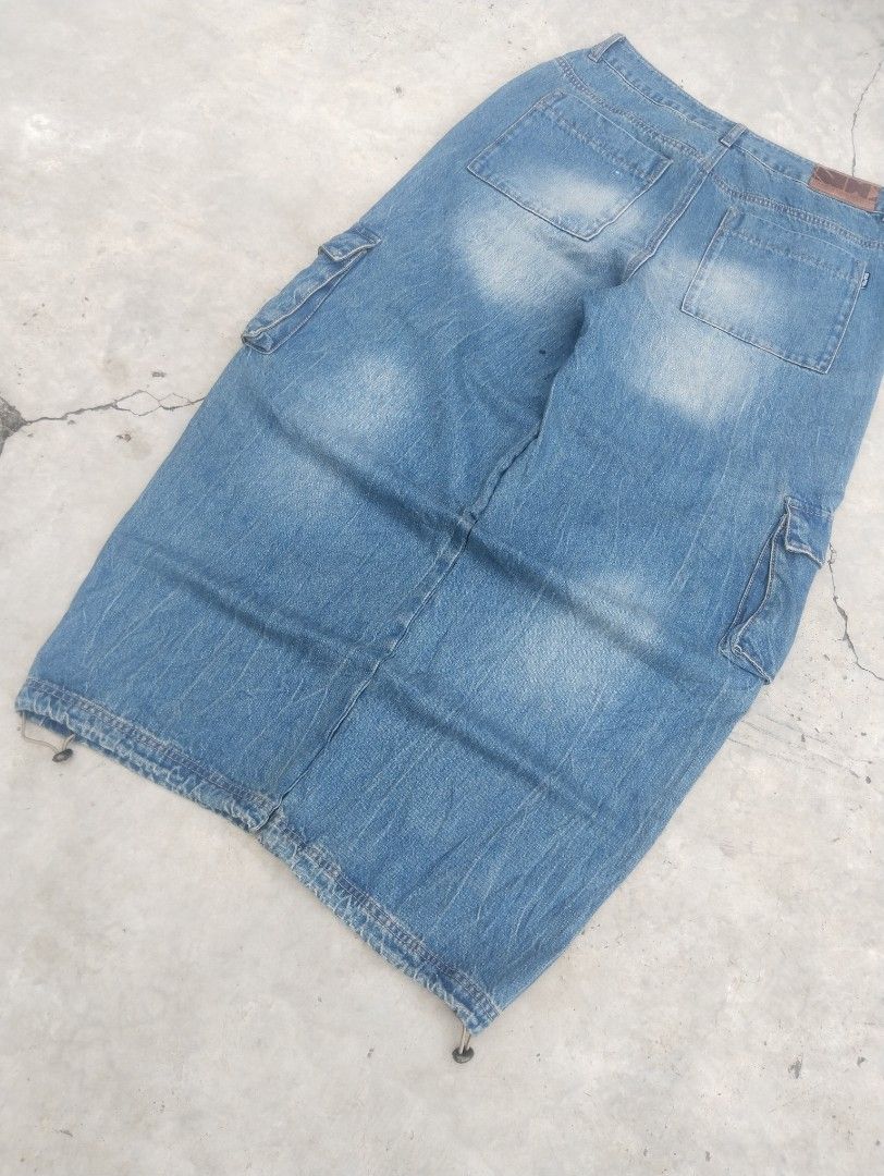 Cargo baggy (Category: Jeans) located in Mandaue City. Submitted by thrifted.coo (Listing ID 1469700433, Image 3). Description: .
