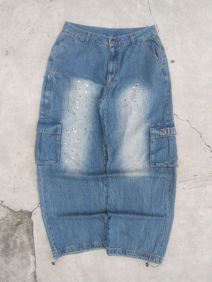 Cargo baggy (Category: Jeans) located in Mandaue City. Submitted by thrifted.coo (Listing ID 1469700433, Image 1). Description: .