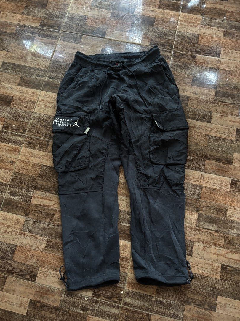 cargo pants (Category: Coats, Jackets and Outerwear) located in Manila. Submitted by jaggalarrita (Listing ID 1469657801, Image 1). Description: SIZE SMALL ON TAG BEST FIT LARGE 30-36 Waistline 37 Length Good as new no issue semi woven.