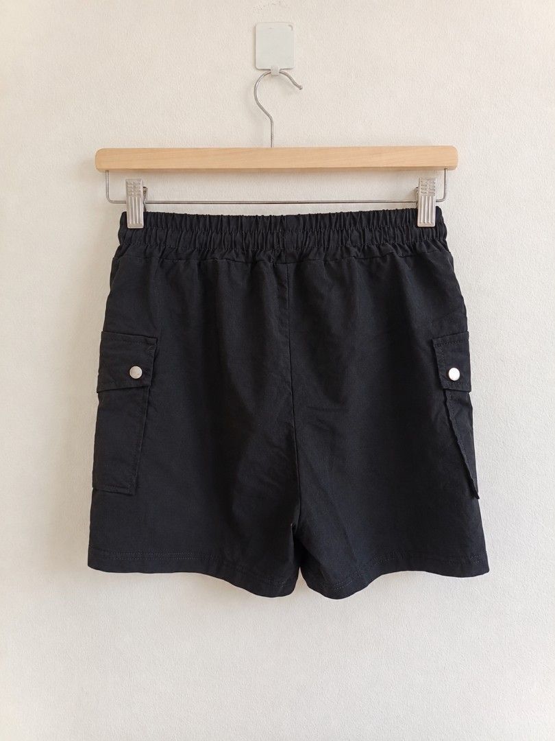 Cargo Shorts | Size 28-34 | Length - 14 | (Category: Shorts) located in Manila. Submitted by maxinesotto (Listing ID 1469694288, Image 3). Description: ‎📢 ₱49 ‎📍 Location: Tayuman, Manila ‎ ‎Details: ‎✓ Condition: Good as new ‎✓ RFS: Decluttering ‎✓ Size: Indicated in the listing title ‎ ‎Payment: GCash (Payment first) ‎ ‎Delivery: ‎- Same day pick-up via Lalamove / Joyride / Angkas ‎ ‎First to pay, first to get the item. ‎No reservations. ‎Ava