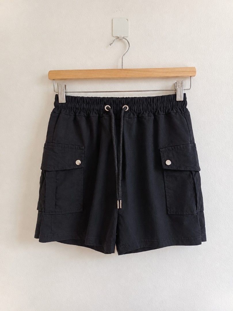 Cargo Shorts | Size 28-34 | Length - 14 | (Category: Shorts) located in Manila. Submitted by maxinesotto (Listing ID 1469694288, Image 2). Description: ‎📢 ₱49 ‎📍 Location: Tayuman, Manila ‎ ‎Details: ‎✓ Condition: Good as new ‎✓ RFS: Decluttering ‎✓ Size: Indicated in the listing title ‎ ‎Payment: GCash (Payment first) ‎ ‎Delivery: ‎- Same day pick-up via Lalamove / Joyride / Angkas ‎ ‎First to pay, first to get the item. ‎No reservations. ‎Ava