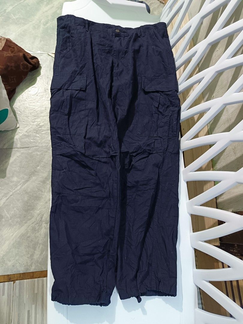 Carhartt Cargo Pants (Category: Jeans) located in Cebu City. Submitted by iamnegotiable (Listing ID 1469628868, Image 3). Description: Carhartt cargo pants hooded theory sweat color :navy blue 🔵 Dimes Waistline 37-38 inch Lemgth 39.5 inch Hem 8 inch no issue available accepting offers.