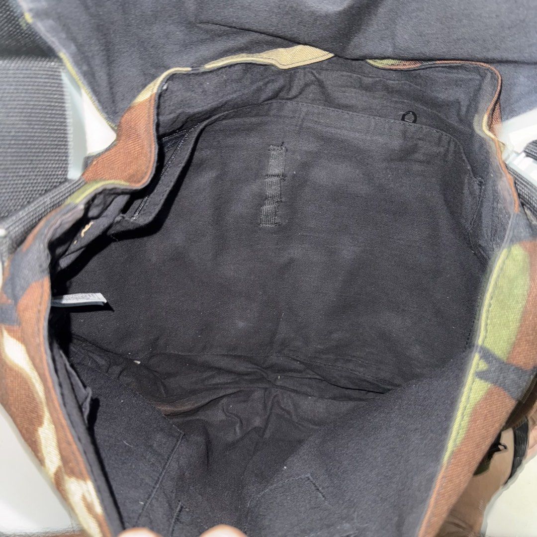 Carhartt WIP Camouflage Parcel Bag. (Category: Sling Bags) located in Calasiao. Submitted by jafaith_man (Listing ID 1469708895, Image 3). Description: Carhartt WIP Camouflage Parcel Bag..