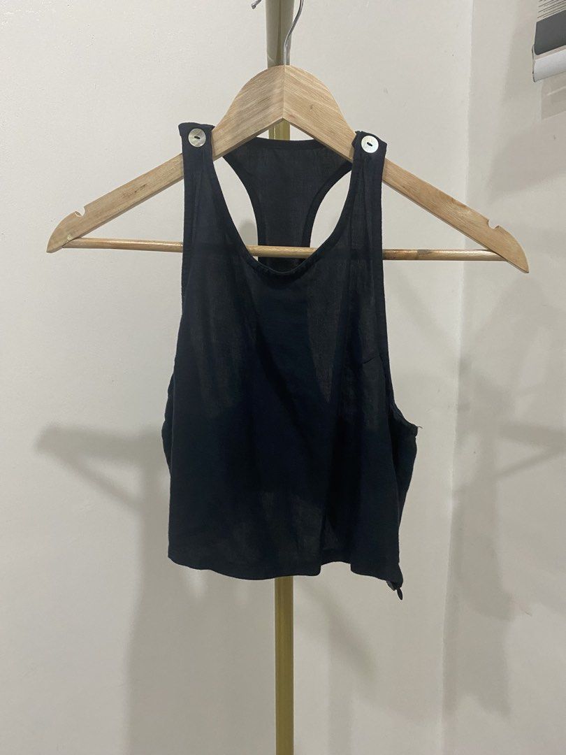 Cariño Romina black top (Category: Sleeveless) located in Paranaque City. Submitted by senseofstyle01 (Listing ID 1469672668, Image 1). Description: Fit: Xs-small.