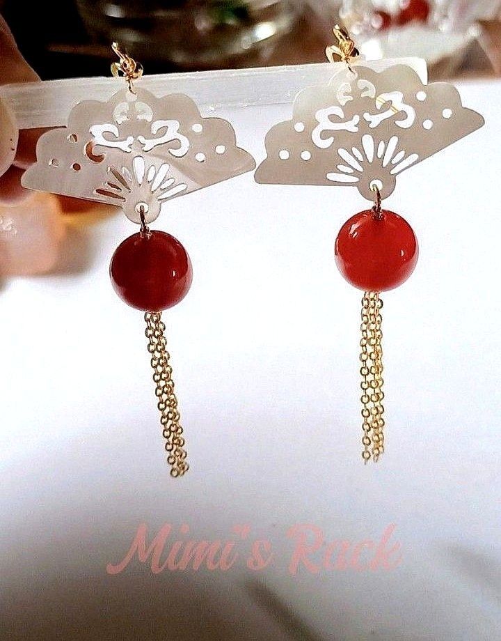 CARNELIAN WITH FAN DANGLING EARRINGS (Category: Earrings) located in Taguig. Submitted by mimisrack (Listing ID 1469752318, Image 3). Description: 🧡Warm, graceful earrings that bring confidence, creativity, and elegant movement -Carnelian is known for boosting confidence, motivation, and creative energy -Encourages vitality, courage, and positive self-expression -Fan design symbolizes grace, flow, and gentle expansion of energy -Dangling style a