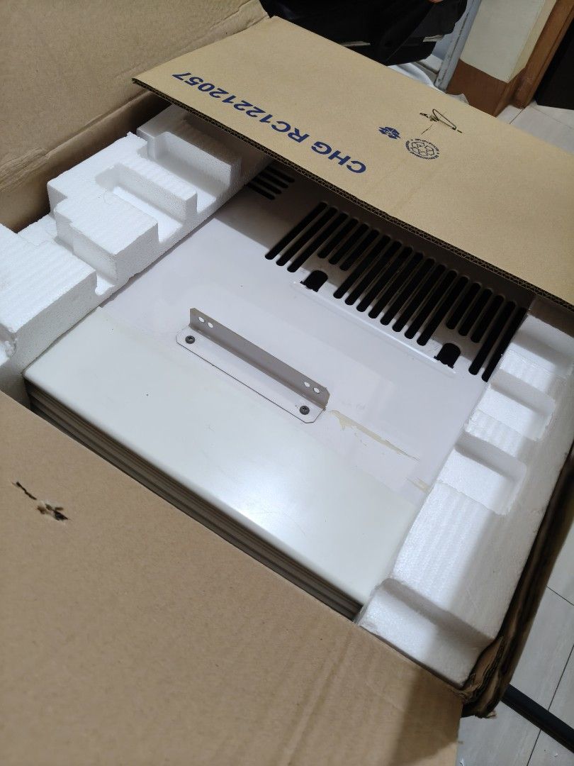 Carrier aircon 1HP non inverter (Category: Air Conditioning and Heating) located in Manila. Submitted by miamore26 (Listing ID 1469668168, Image 2). Description: never narepair 3yrs used ready to pickup na tayuman tondo loc slight nego rfs nakabuy na inverter.