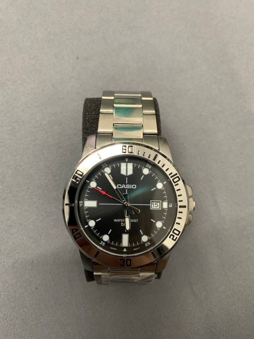 Casio MTP-VD01D-1EVUDF Watch (Category: Men's Watches) located in Manila. Submitted by oronceeuni95170 (Listing ID 1469684810, Image 2). Description: - Price is negotiable - Can do meet-up or delivery - Meet-up Loc: Manila or SJDM/Marilao Bulacan - Model: Casio MTP-VD01D-1EVUDF wrist watch - Condition: Brand new, never worn, pristine inside packaging - Design: Stainless steel bracelet with black dial and date display - Features: Rotating bezel - 