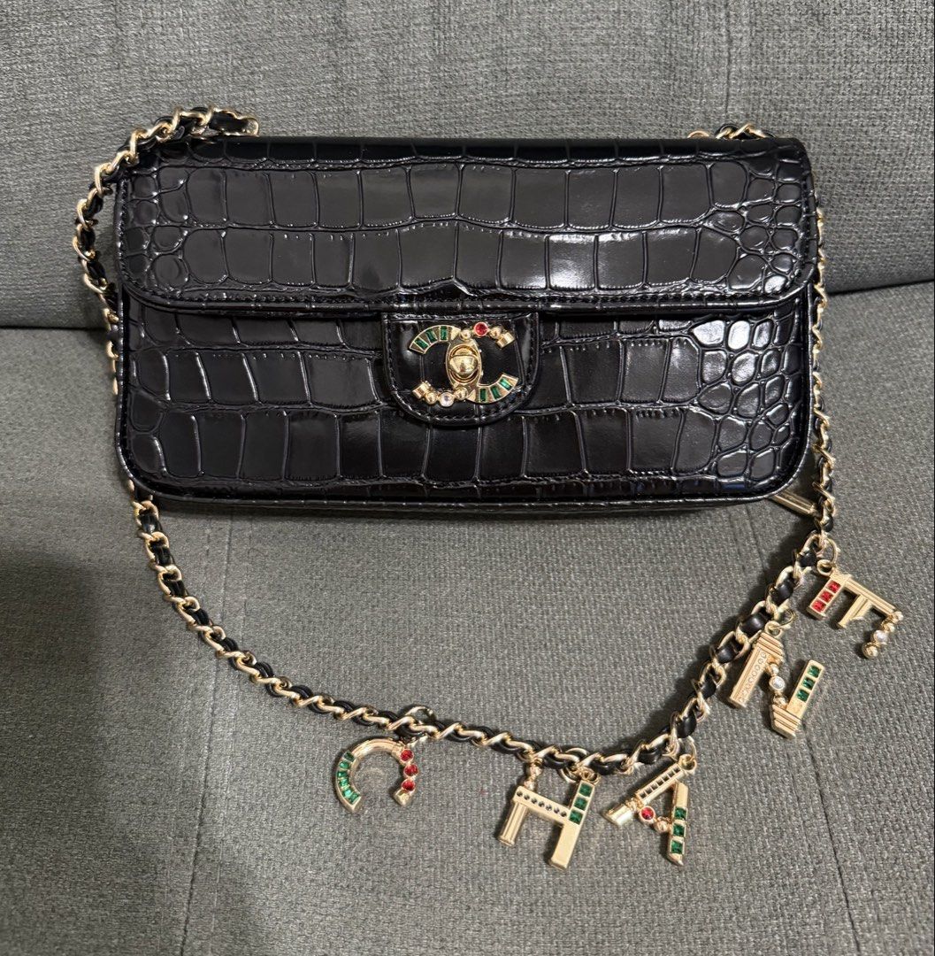 CC 26A Croc Pendant Charm Shoulder Bag (Category: Shoulder Bags) located in Quezon City. Submitted by chic.bags (Listing ID 1469716912, Image 1). Description: With micro chip Leather lining Croc leather Good as new No issue Actual photo posted Japan preloved Mop: gcash.