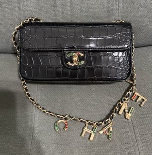 (Category: ) located in . Submitted by chic.bags (Listing ID 1469716912, Image 1). Description: .