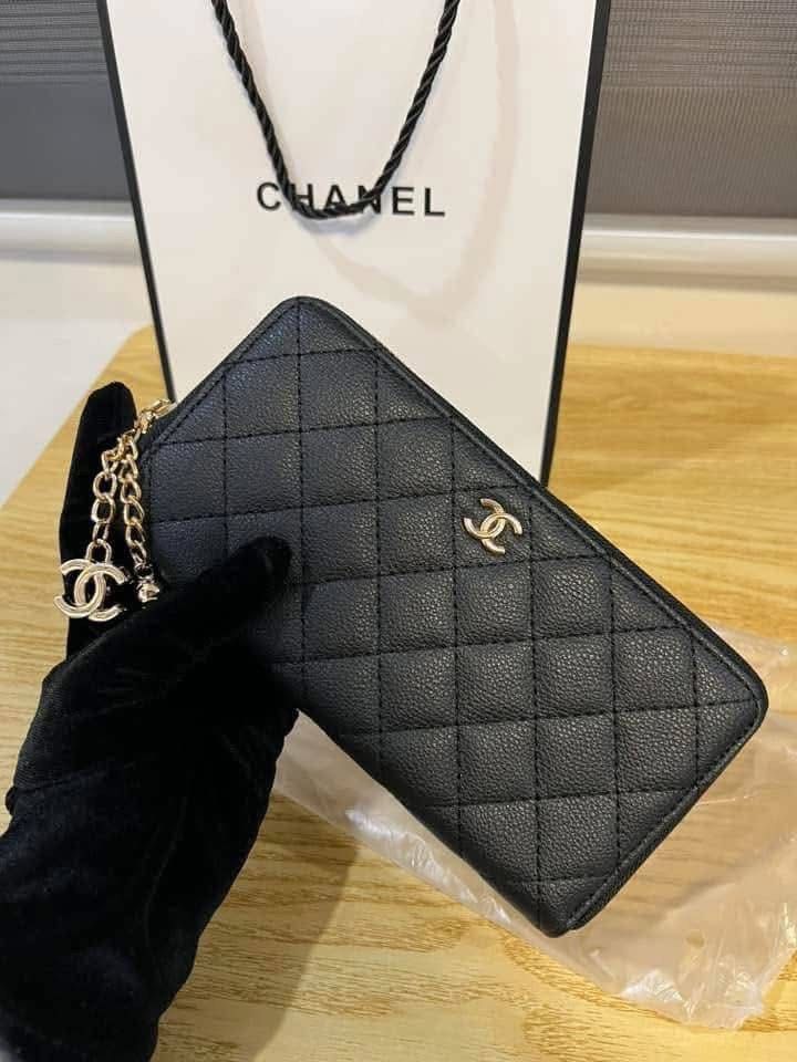 CC LONG WALLET GWP (Category: Wallets & Card holders) located in Manila. Submitted by findluxurious (Listing ID 1469641203, Image 3). Description: NEW DROP! CC LONG WALLET GWP ✨ GWP stands for Gift With Purchase — an item given for free by a brand when purchasing their products or as part of a promotional offer. Note: We are not affiliated with the brand mentioned..