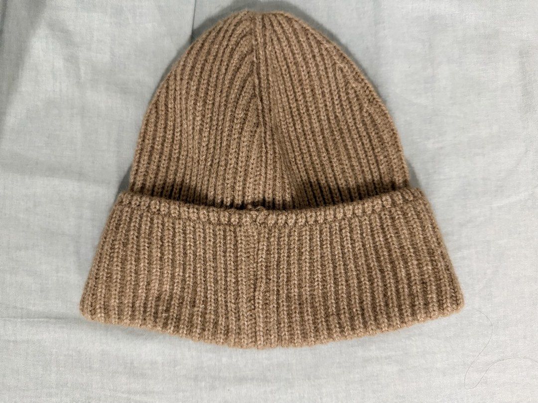 C.e.l.i.n.e Ribbed Knit Beanie (Category: Hats & Beanies) located in Quezon City. Submitted by vvandko (Listing ID 1469684159, Image 2). Description: Used once! .