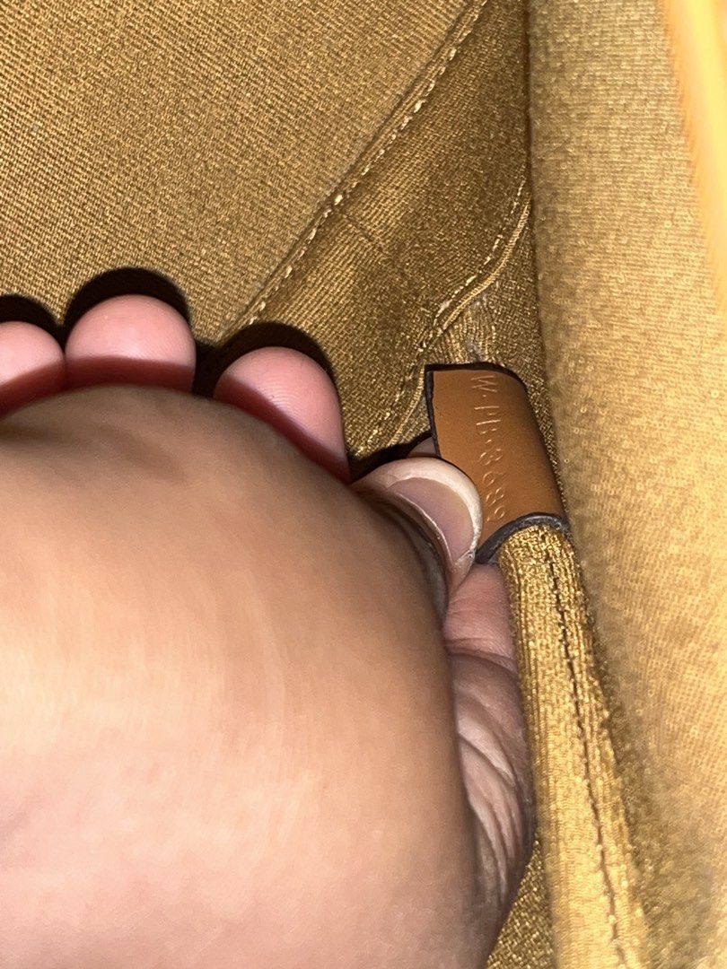 Celine Sling bag (Category: Luxury Bags & Wallets) located in Cagayan de Oro. Submitted by prelovedukayukaybags_cdo (Listing ID 1469620232, Image 3). Description: .