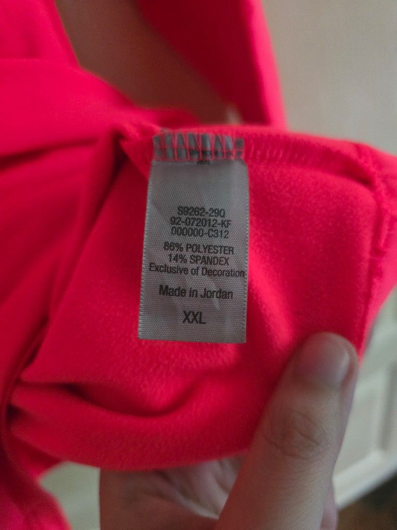 Champion Hiking/swimming top (Category: Longsleeves) located in Cavite. Submitted by rydes_clo (Listing ID 1469645922, Image 3). Description: ang ganda neto di ka mawawala sa forest hahahaha literal made in jordan oh san kapa.