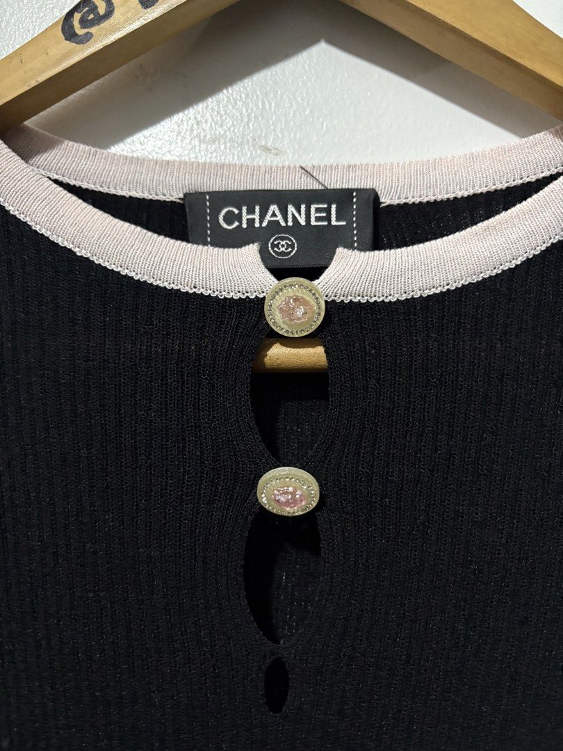 Chanel Knitted Long sleeves (Category: Luxury Apparel) located in Makati City. Submitted by ThriftedGoods (Listing ID 1469687876, Image 3). Description: Feel free to ask for more detailed photos In excellent condition No issues Length-23 Width-17.