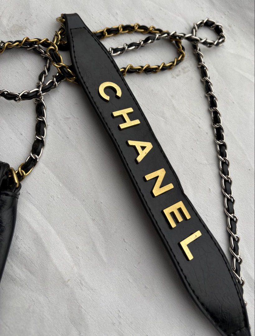 Chanel Makeup Black Quilted Mini Bag with Chain Strap by (Category: Luxury Bags & Wallets) located in Baguio. Submitted by thriftedbaguio (Listing ID 1469658588, Image 3). Description: Very Good Condition Color rate 10 With sign of use.