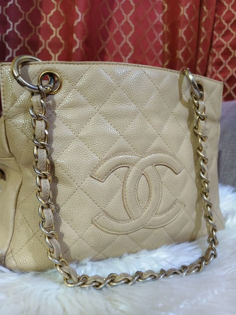 Chanel Shoulder Bag (Category: Belt bags, Clutches and Pouches) located in Caloocan City. Submitted by vasthawk.9633f5 (Listing ID 1469688501, Image 2). Description: Chanel Shoulder Bag Caviar Material No minor issue Need slightly clean.