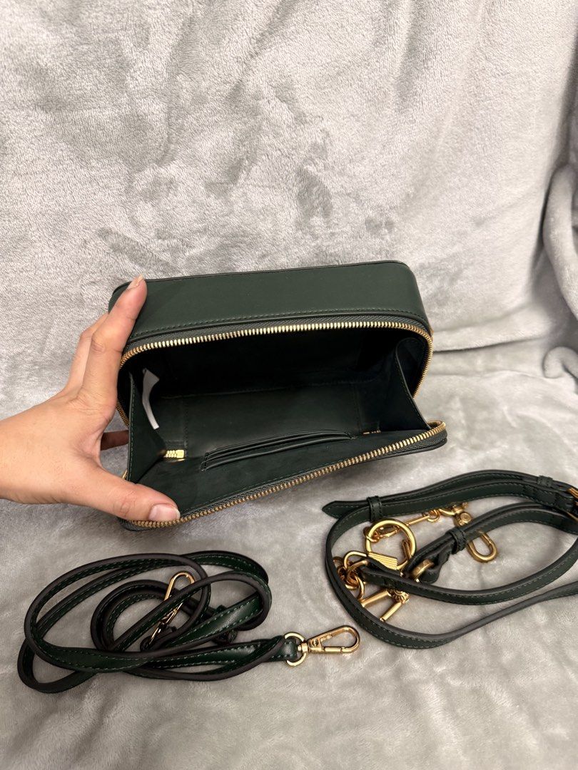 Charles & keith (Category: Cross-body Bags) located in San Isidro. Submitted by aylioooo (Listing ID 1469587757, Image 1). Description: .