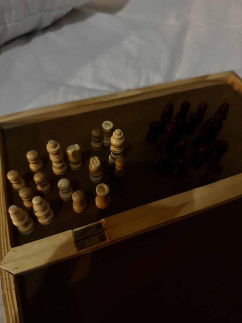 Chess board complete set (Category: Board Games & Puzzles) located in Manila. Submitted by emilyclothes.usa (Listing ID 1469672390, Image 2). Description: .