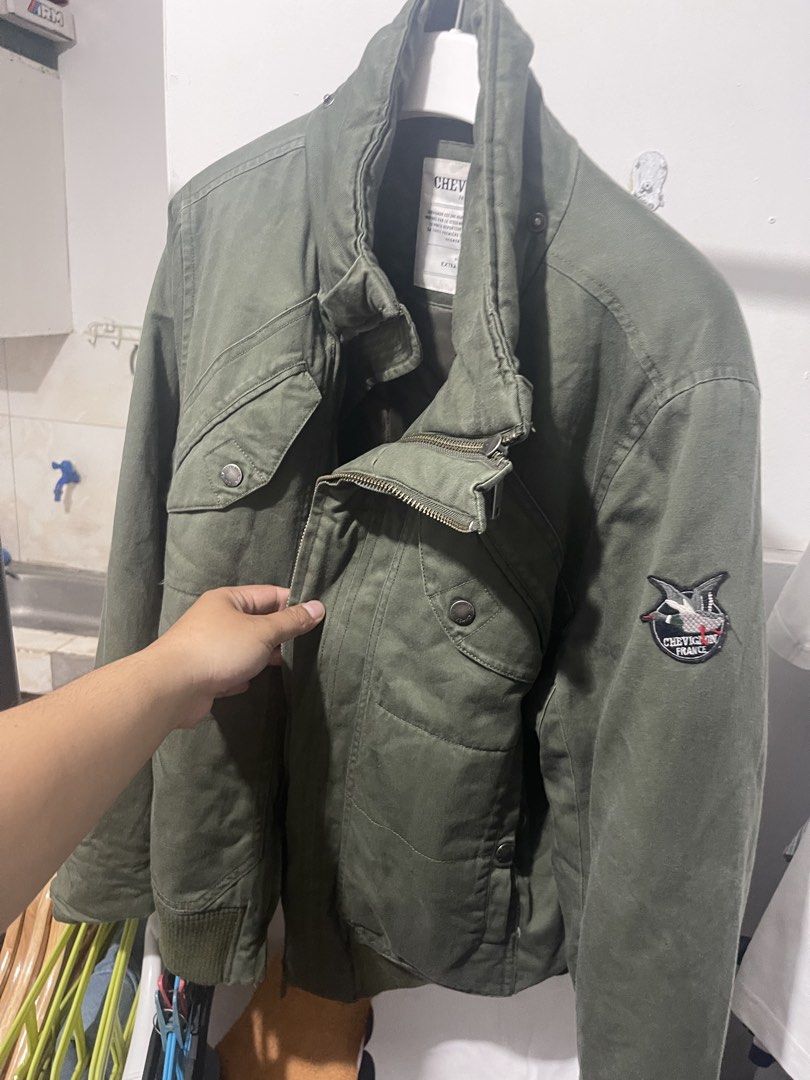 Chevignon hunter Jacket size 23x27 double zip (Category: Coats, Jackets and Outerwear) located in Manila. Submitted by anthonys_shop (Listing ID 1469655612, Image 3). Description: Excellent Condition Pateros /Taguig Area.