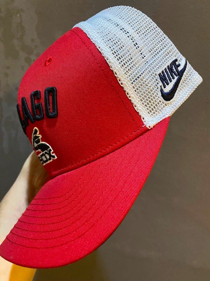 CHICAGO WHITE SOX TRUCKER (Category: Caps & Hats) located in Muntinlupa City. Submitted by WearhouseMMA (Listing ID 1469749528, Image 2). Description: CHICAGO WHITE SOX TRUCKER 650 only… SF NOT INCLUDED… Legit Nike brand✔️ OSFM✔️ Snapback✔️ Flat brim✔️.