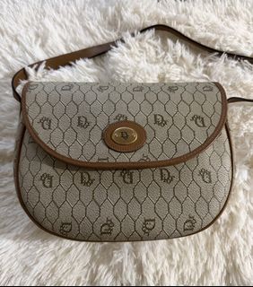 (Category: ) located in . Submitted by bagluxeph (Listing ID 1469710275, Image 1). Description: .