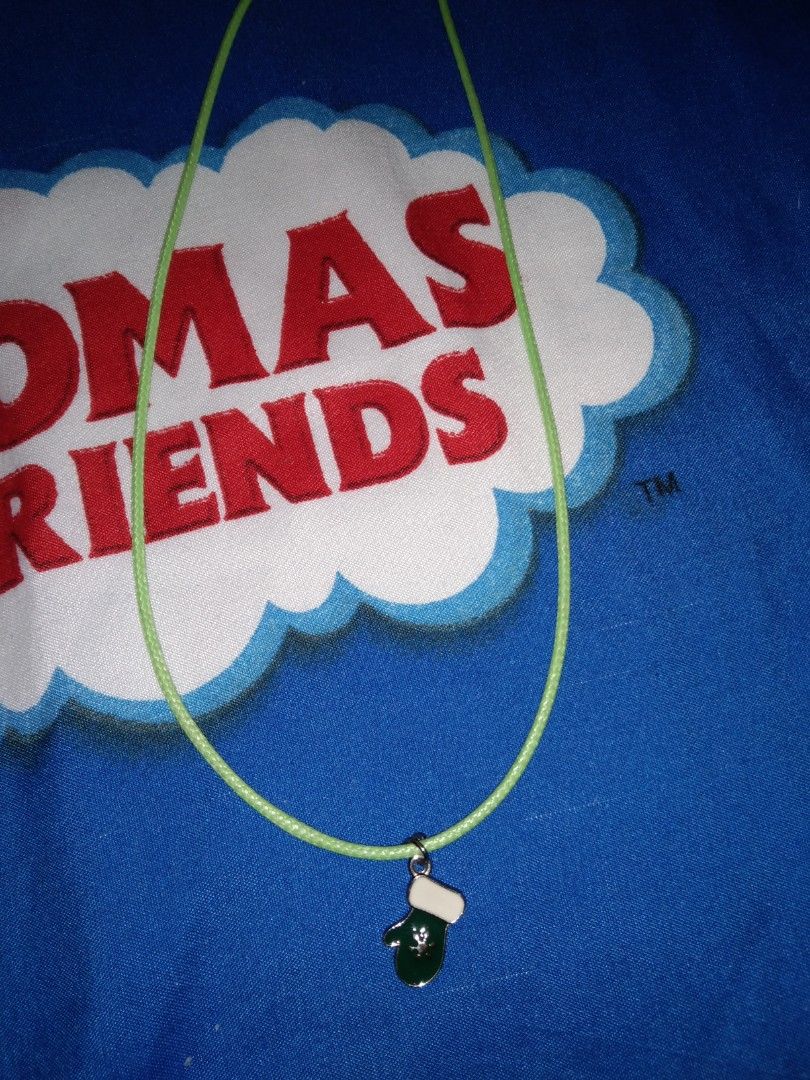 Christmas gloves green necklace (Category: Necklaces) located in Quezon City. Submitted by eidorableshop (Listing ID 1469677585, Image 2). Description: .