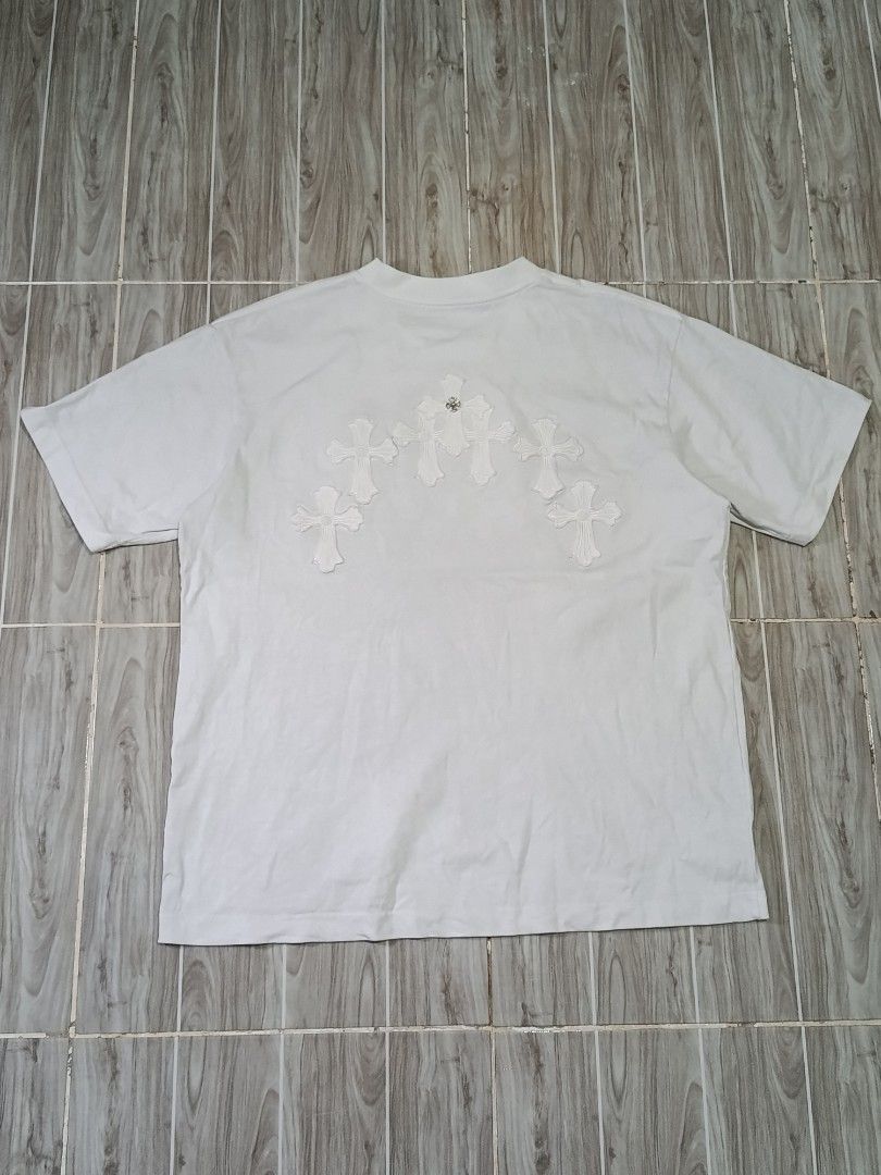 CHROME HEARTS MULTI CROSS TSHIRT (freeshipping) (Category: Tshirts & Polo Shirts ) located in Quezon City. Submitted by gyl-stop (Listing ID 1469721034, Image 2). Description: free shipping 24 x 29 excellent condi cr: 9.8/10 issue: need wash/ nadumihan lang.