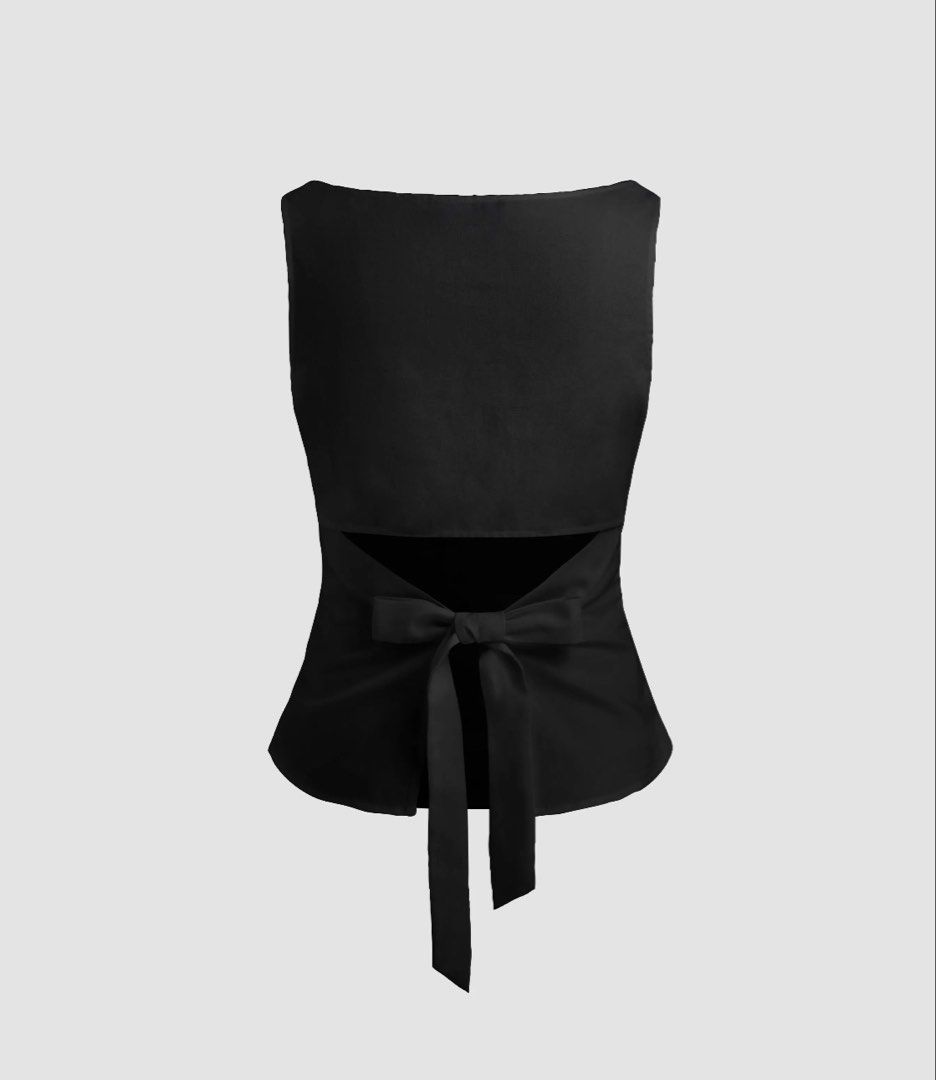Cider Black Semi Open Back Sleeveless Blouse (Category: Sleeveless) located in Iloilo. Submitted by dabyladaby2 (Listing ID 1469626790, Image 2). Description: Once Used Still New Shoulder: 34.3 cm Bottom Width : 89 cm Bust : 95 cm Waist 78 cm Body Length 59 cm Stretchable New One Priced at 1.5k plus .