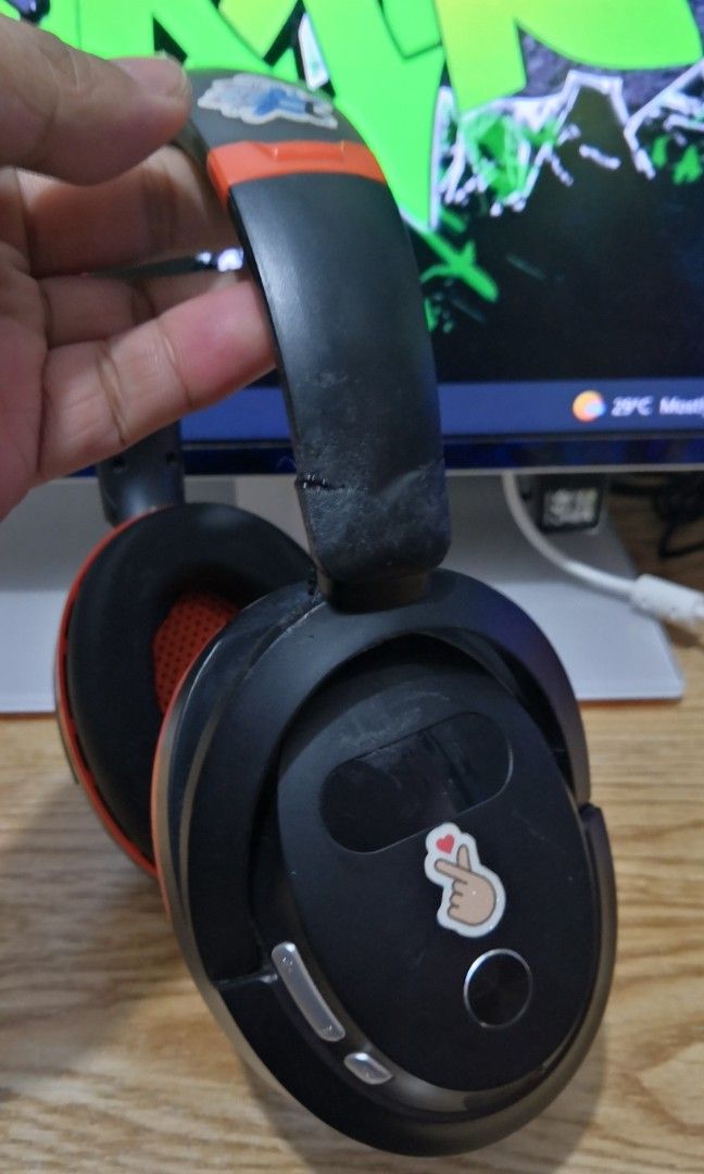 Citeco Bluetooth Hearing Protection (Category: Headphones & Headsets) located in Pasig City. Submitted by tagkaro (Listing ID 1469611309, Image 2). Description: decluttering good condition po yan ayan lang po issue niya sa gilid bluetooth fm radio po sya super kunat ng battery niya maganda yan sa mga ayaw ng maingay nakakatung siya.