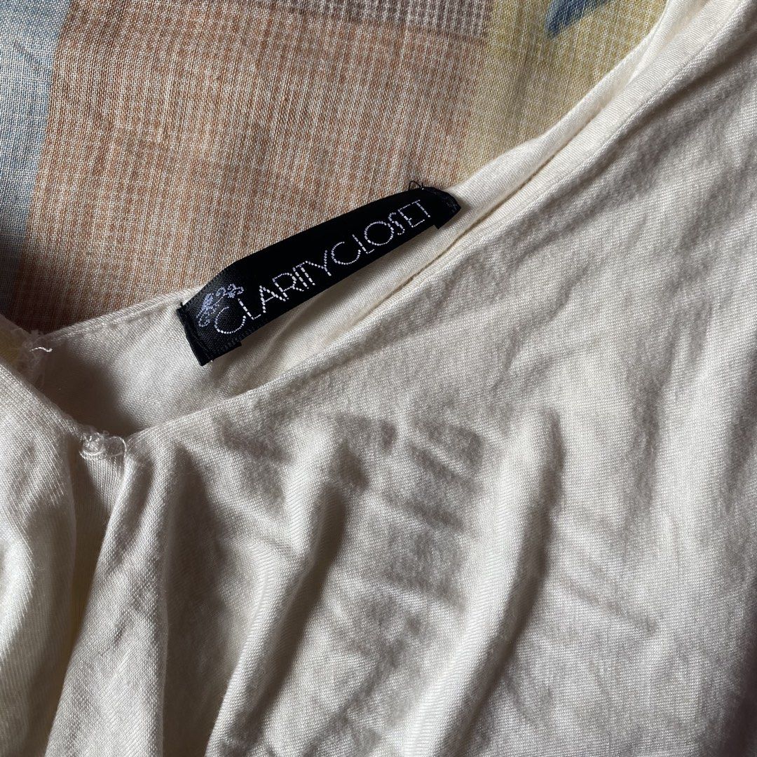 Clarity Closet Off White Ruffle Blouse (Category: Blouses) located in Santiago. Submitted by dear_darlingdoll (Listing ID 1469728237, Image 2). Description: 𓆩♡𓆪 ruffle flutter-sleeve top 𓂃 ࣪˖ 𓏵 𝓅𝓇𝒾𝒸𝑒 : ₱245 (𝒶𝓊𝓉𝑜 𝓎𝑜𝓊𝓇𝓈) 𓍯 𝒊𝒕𝒆𝒎 𝒊𝒏𝒇𝒐 ♡ 𝒷𝓇𝒶𝓃𝒹 : Clarity Closet ♡ 𝓈𝒾𝓏𝑒 : small ♡ 𝓂𝑒𝒶𝓈𝓊𝓇𝑒𝓂𝑒𝓃𝓉𝓈 : b 30 cm | l 62 cm ♡ 𝒻𝓁𝒶𝓌𝓈 : — ──── ᓚᘏ𑄝 ──── 𓍯 𝓹𝓪𝔂𝓶𝓮𝓷𝓽 & 𝓼𝓱𝓲𝓹𝓹𝓲𝓷𝓰 ♡ payment via GCash ♡ ship