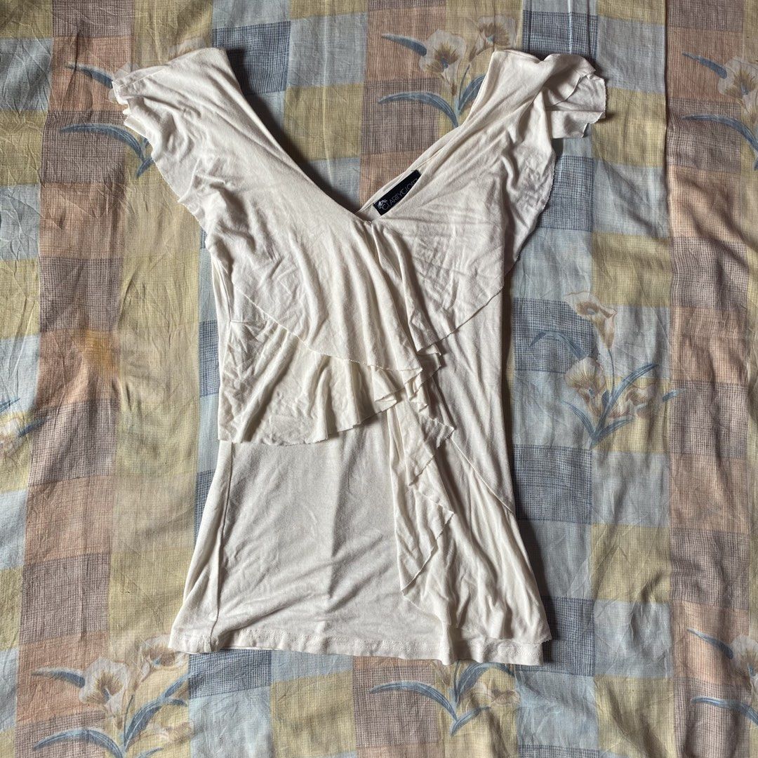 Clarity Closet Off White Ruffle Blouse (Category: Blouses) located in Santiago. Submitted by dear_darlingdoll (Listing ID 1469728237, Image 1). Description: 𓆩♡𓆪 ruffle flutter-sleeve top 𓂃 ࣪˖ 𓏵 𝓅𝓇𝒾𝒸𝑒 : ₱245 (𝒶𝓊𝓉𝑜 𝓎𝑜𝓊𝓇𝓈) 𓍯 𝒊𝒕𝒆𝒎 𝒊𝒏𝒇𝒐 ♡ 𝒷𝓇𝒶𝓃𝒹 : Clarity Closet ♡ 𝓈𝒾𝓏𝑒 : small ♡ 𝓂𝑒𝒶𝓈𝓊𝓇𝑒𝓂𝑒𝓃𝓉𝓈 : b 30 cm | l 62 cm ♡ 𝒻𝓁𝒶𝓌𝓈 : — ──── ᓚᘏ𑄝 ──── 𓍯 𝓹𝓪𝔂𝓶𝓮𝓷𝓽 & 𝓼𝓱𝓲𝓹𝓹𝓲𝓷𝓰 ♡ payment via GCash ♡ ship